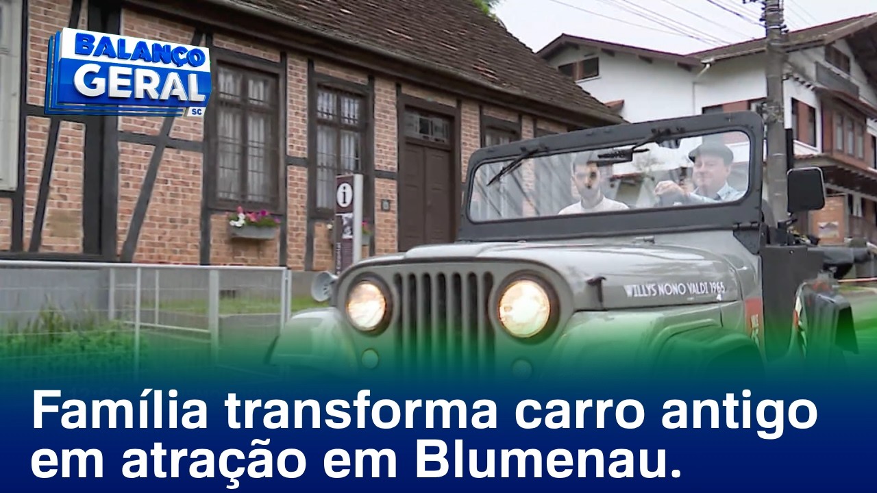 Turismo sobre rodas: família transforma carro antigo em passeio histórico por Blumenau