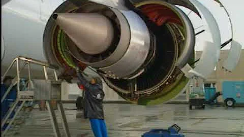 Airbus A330 GE CF6 Engine   Opening of the Core Cowl doors