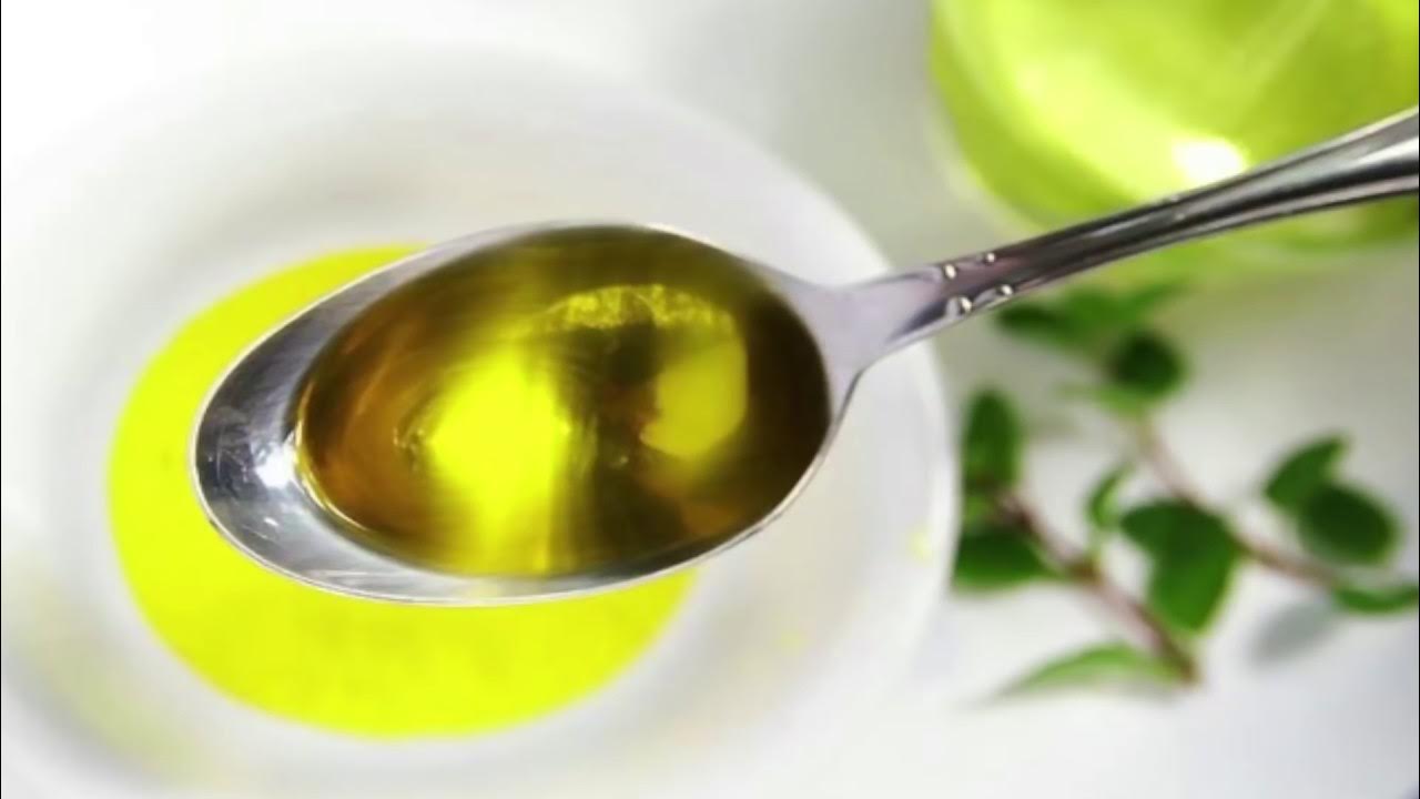 Масло в ложке. Масло в ложке. Калорийность растительного масла 1 столовая ложка. Ложка подсолнечного масла. 1 чайная ложка масла оливкового.