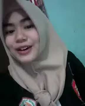 Adek jilbab ungu versi ikspi