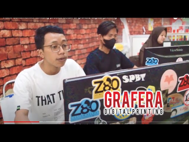 video dokumenter tentang proses cetak di grafera digital printing class=