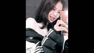 🖤💜💜🖤🤳#jennie# taking selfies# 🤳🖤💜💜🖤 screenshot 3