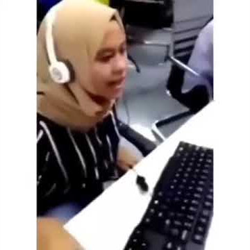 Download lagu Desk collector Pinjol maki-maki debitur