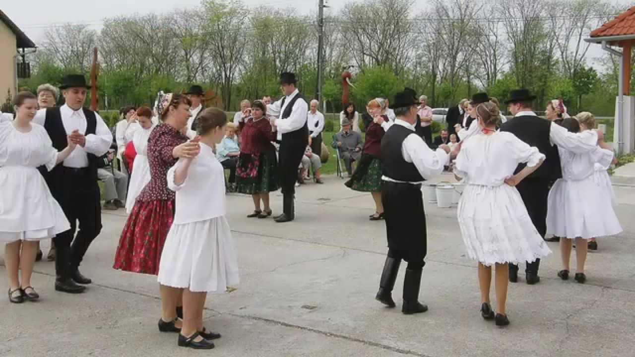 Húsvéti Locsolkodás. /Hungarian folk songs/