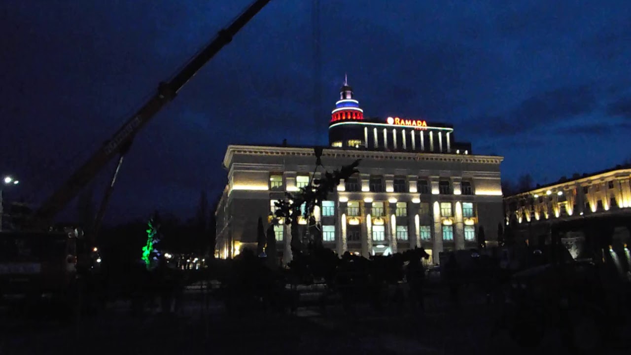 Площадь Ленина Воронеж установка елки - YouTube