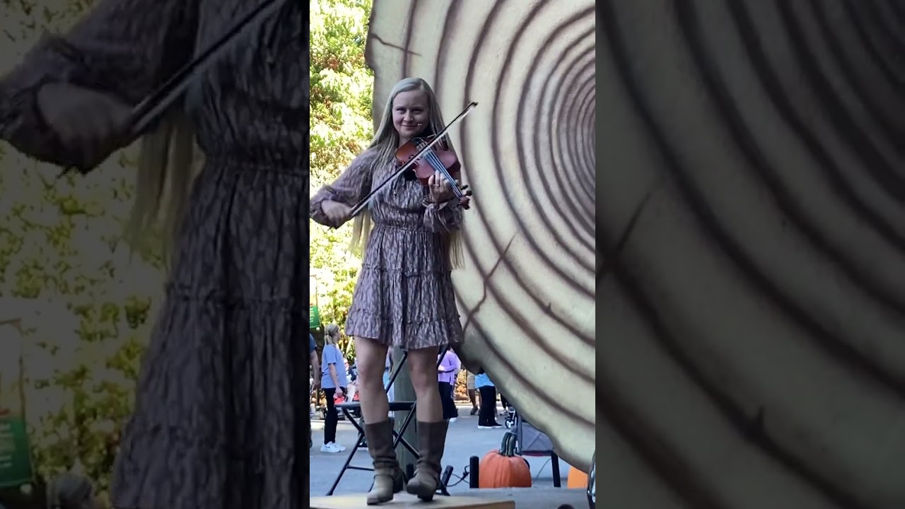 Hillary klug at Dollywood