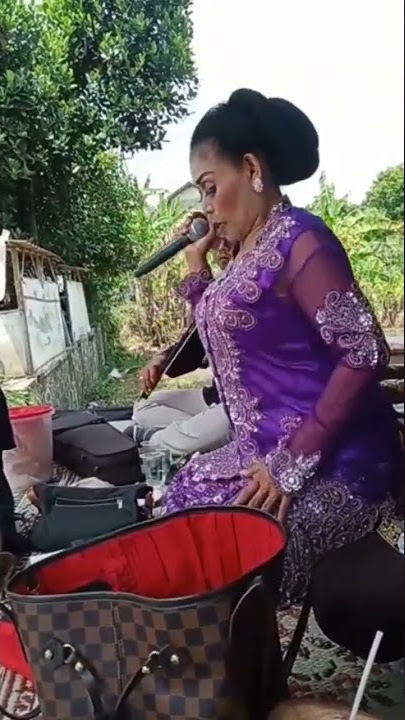 Sinden Senior Sukabumi mmh yuyu ratna suminar #videoshorts #shortsvideo #viral #sindensunda #jaipong