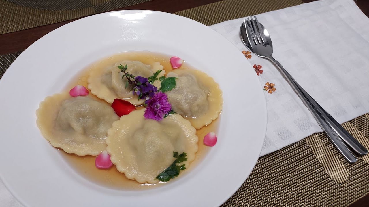 CookGigg EP.1 ราวิโอลีแจ่วฮ้อนซุปใสคอนซูเม่ Spicy Beef Ravioli with