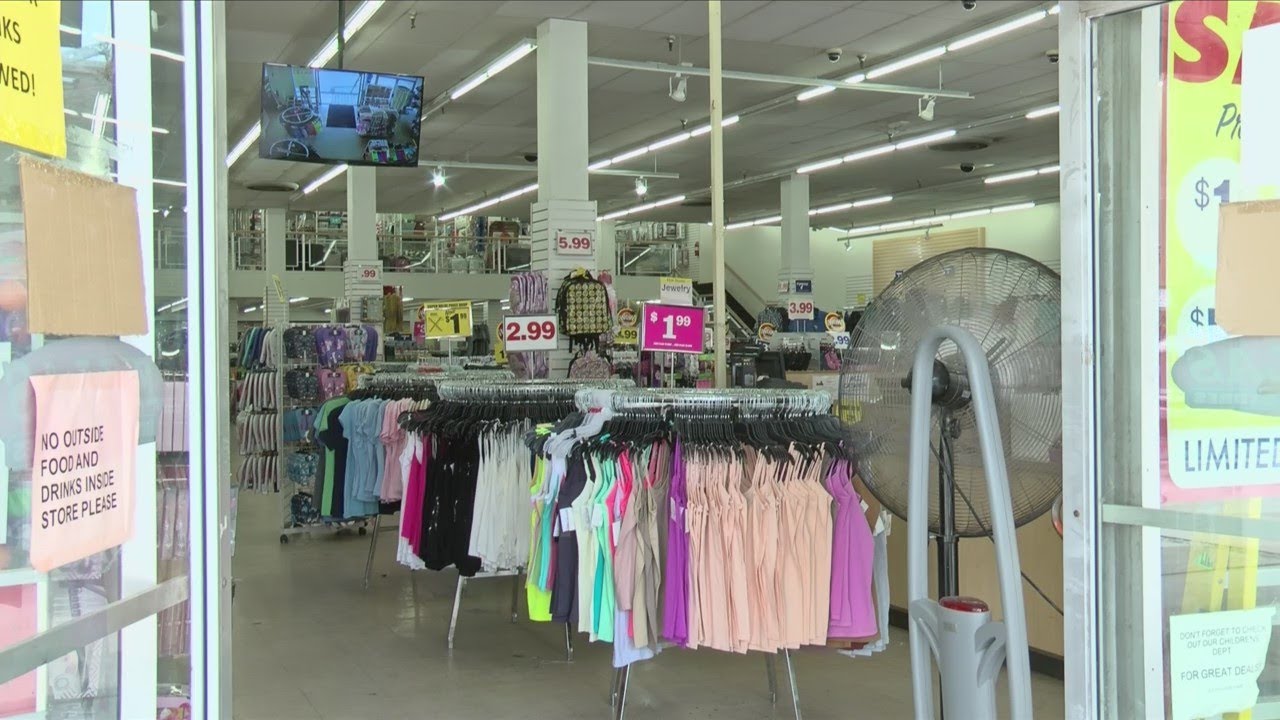 Employees At Downtown Fresno Clothing Working Without Ac Downtown Fresno Clothing