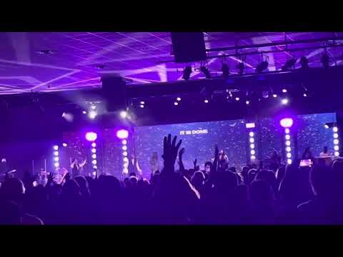 CeCe Winans singing