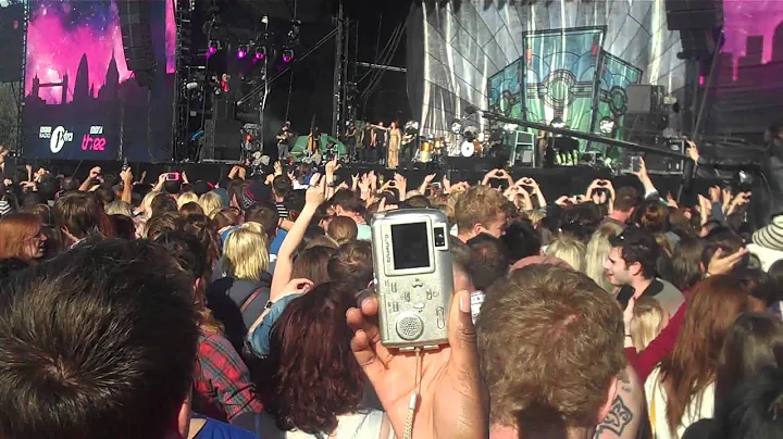 Radio 1 Hackney Weekend - Florence has the Love !!