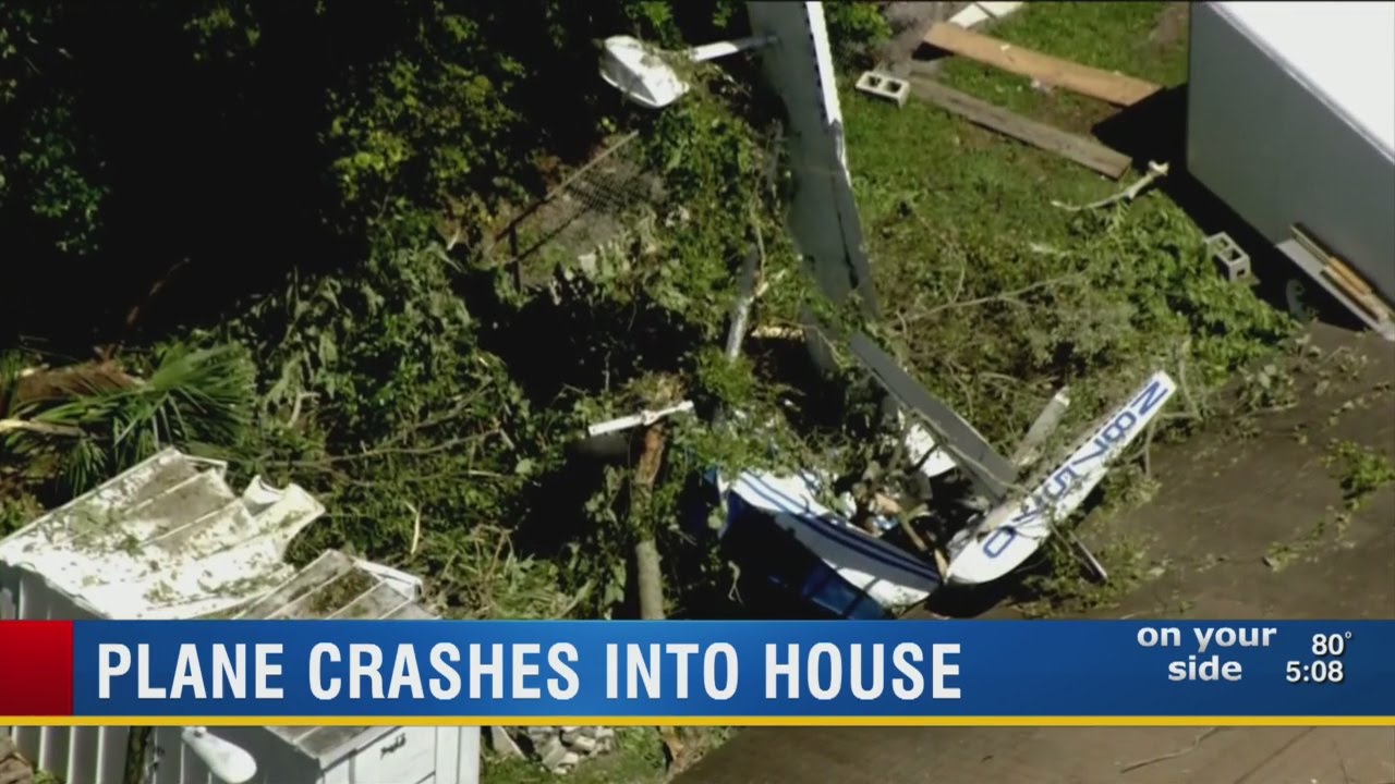 Plane crashes onto garage in Lake Alfred