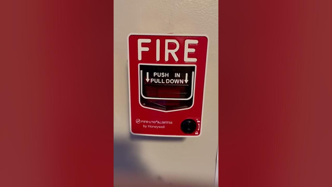 Pulling a fire alarm (sound warning)