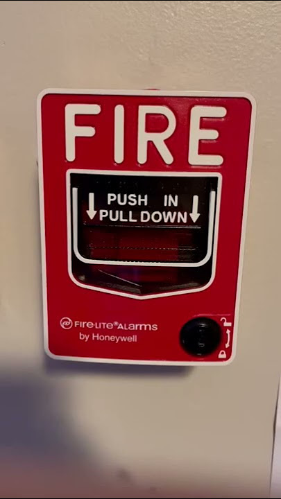 Pulling a fire alarm (sound warning)