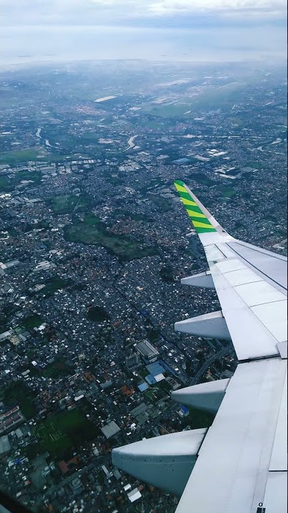 Pemandangan Kota Jakarta di atas pesawat citilink || Wow Jakarta terlihat sangat padat !!! #shorts