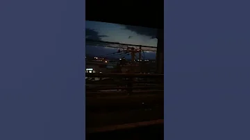 弘前市 橋の上車五台が絡む事故 