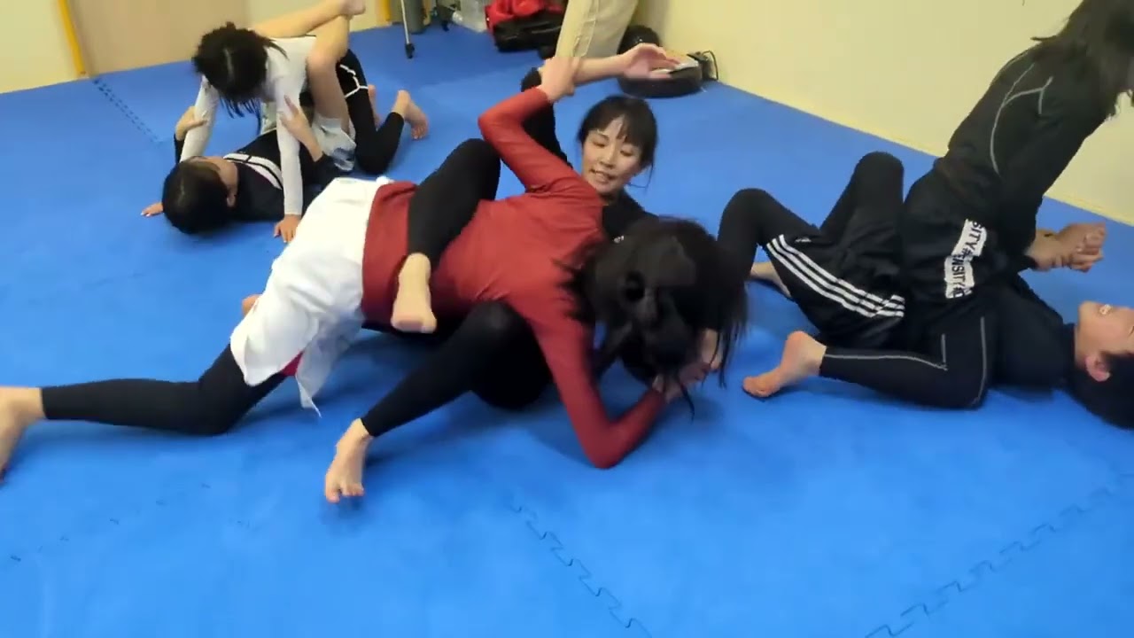 白熱の女子ノーギ柔術スパーリング  women's-jiuJitsu