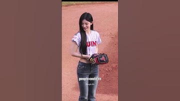 She just threw a baseball… but Minju’s body line went viral?. #kpop #shorts #minju #illit