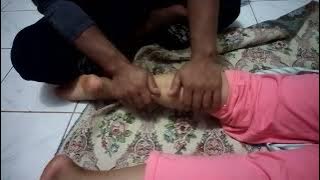 Pijat kaki pemuda handsome rael plenden