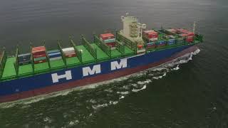 《航拍貨船》maiden voyage HMM Hanul 首航 現代商船第8艘Nuri 級貨櫃船首訪香港 366米長16000TEU