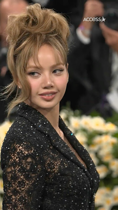 Lisa Goes Pantless During Met Gala