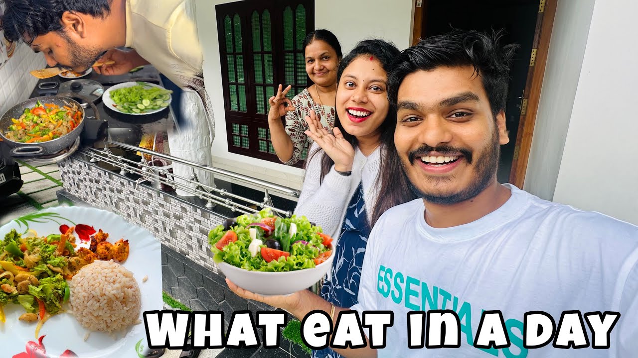WHAT WE EAT IN A DAY 😋