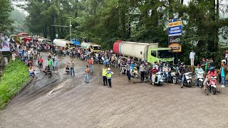 GILA., TRUK SEPANJANG INI BISA LOLOS ?!! Skill Hebat Sopir Truk Asal Medan Di Tikungan Stinjau Lauik