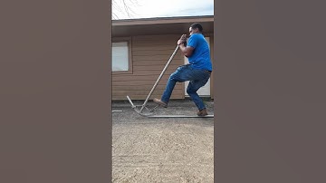 Learning To Bend 1 1/4 EMT Conduit!👀 #sparky #apprentice #electrician #conduit #electrical