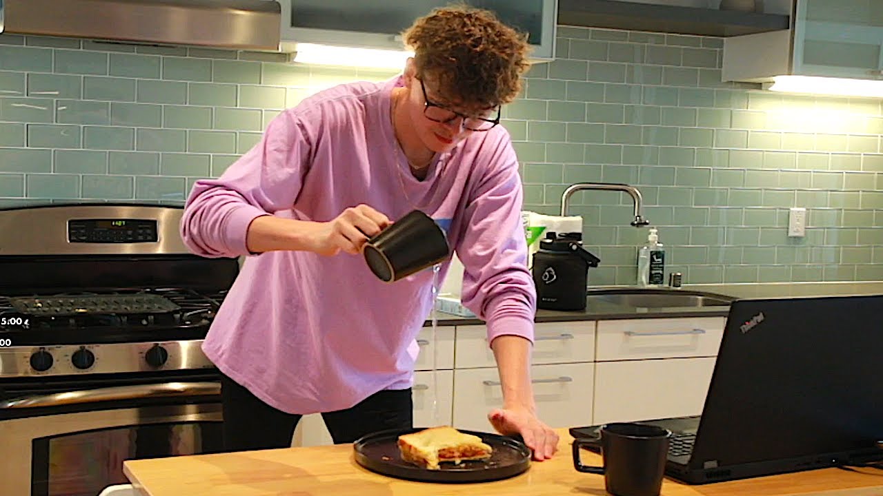 Cooking Britain's Most Disgusting Sandwich. (Sloppy Chip Butty)
