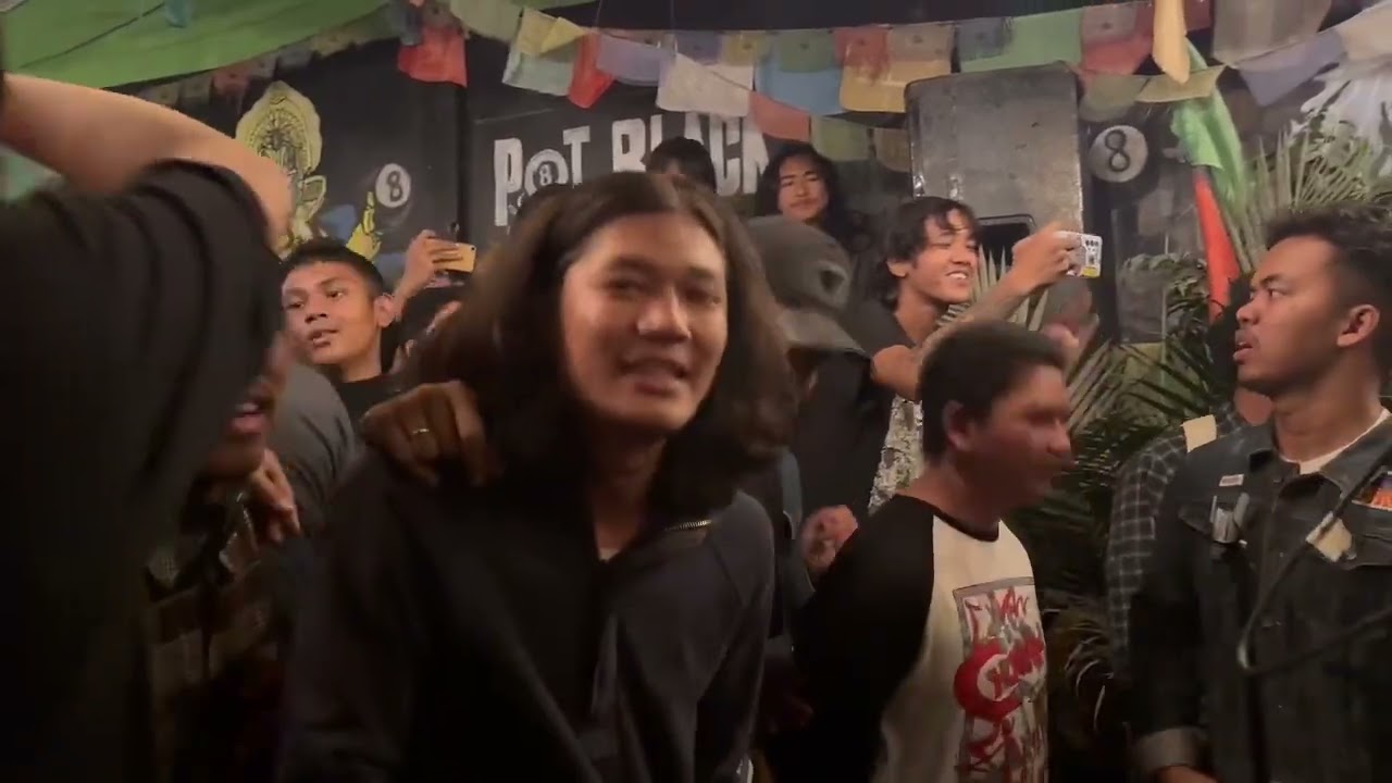 AUTOBUTTS- GARO BHO SOcHNA live at pot black cafe itahari @klmrecords5964  @chumbak_t_v