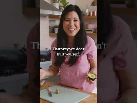 Video: Removing Avocado Fruit - How And When Should I Thin My Avocadoes