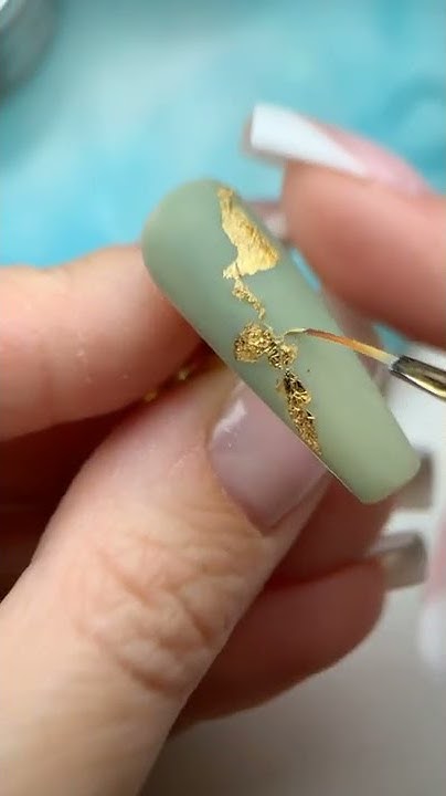 Дизайн ногтей с золотой поталью #nails #shorts #nailart - YouTube
