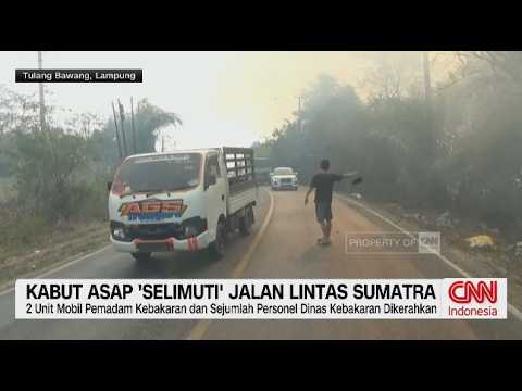 Kabut Asap 'Selimuti' Jalan Lintas Sumatra