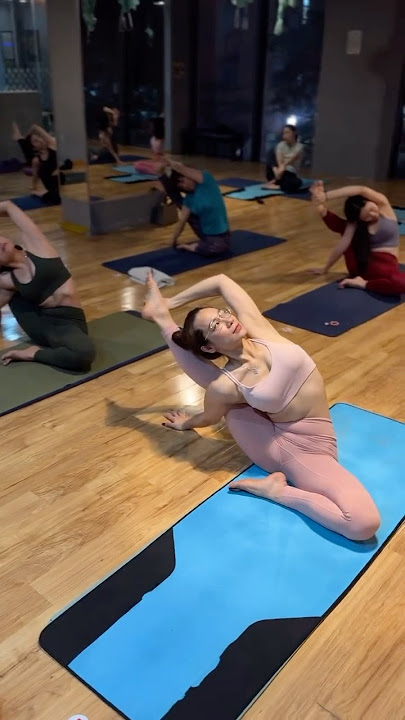 Yoga Class In Hanoi Vietnam 🇻🇳| Yoga Veer
