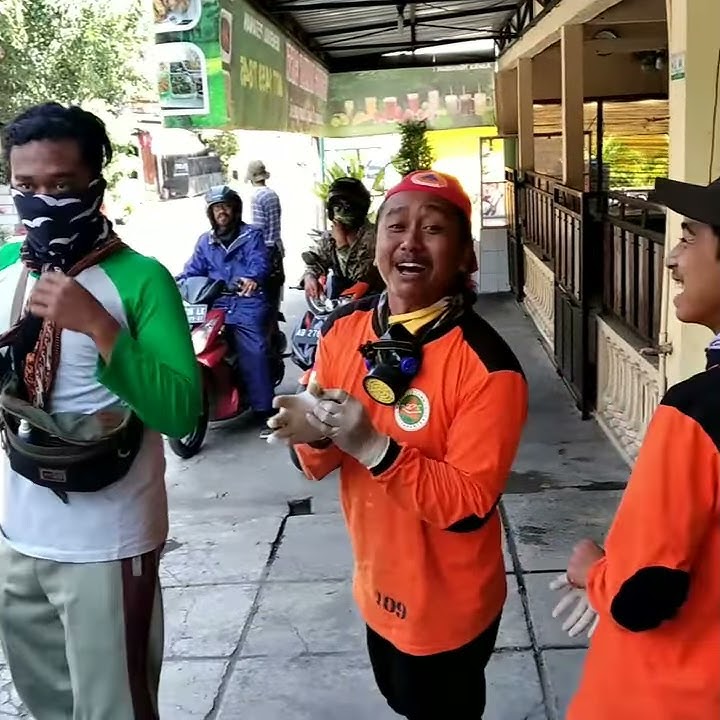 penyemprotan disinfektan.