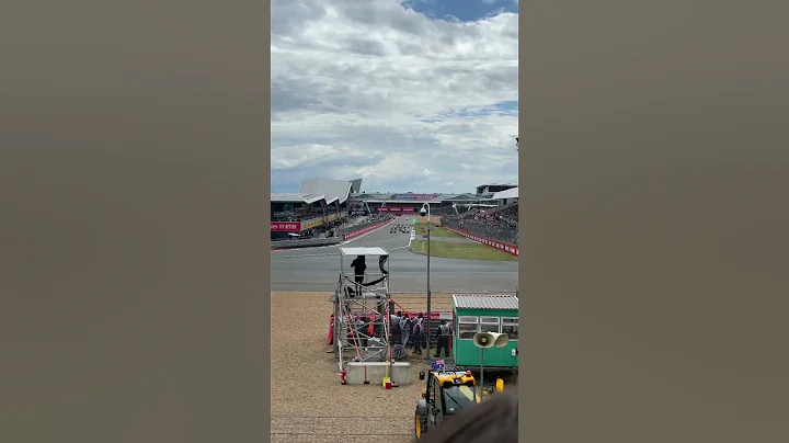 Mega F1 Crash at the British Grand Prix - DayDayNews