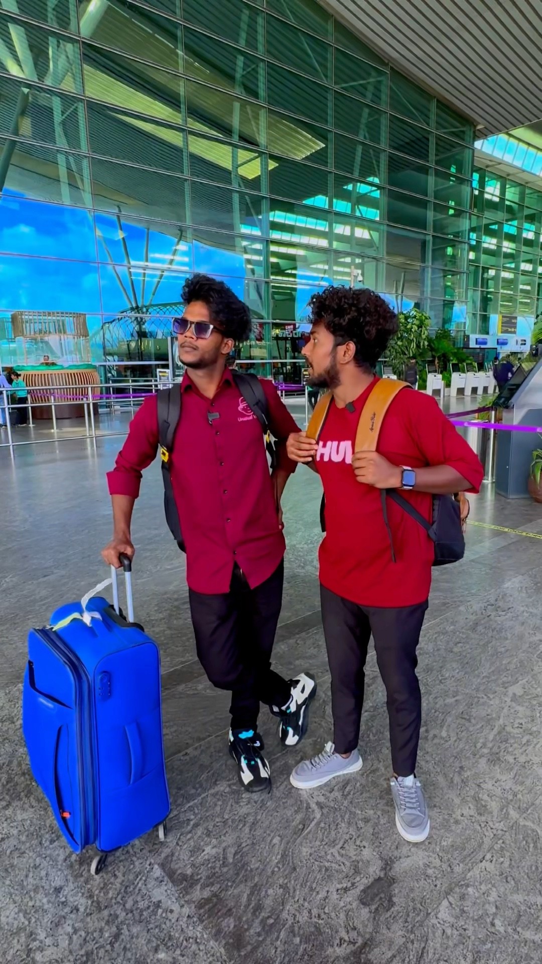￼￼ airport मे ट्रेन ??￼ #comedy  #realfools #vikramcomedyvideo #vikramfunnyvideo #airport