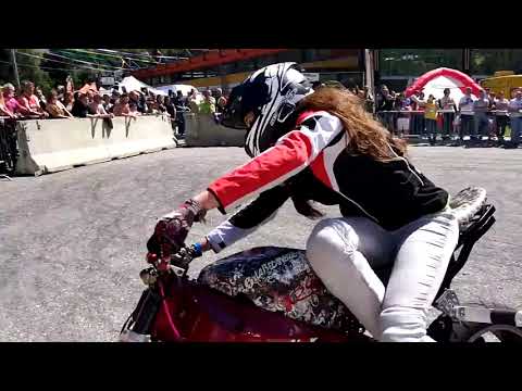 Show stuntman Sarah Lezito e Romain Jeandrot 40 mo raduno internazionale dello S