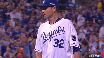HOU@KC Gm1: Royals turn an inning-ending double play