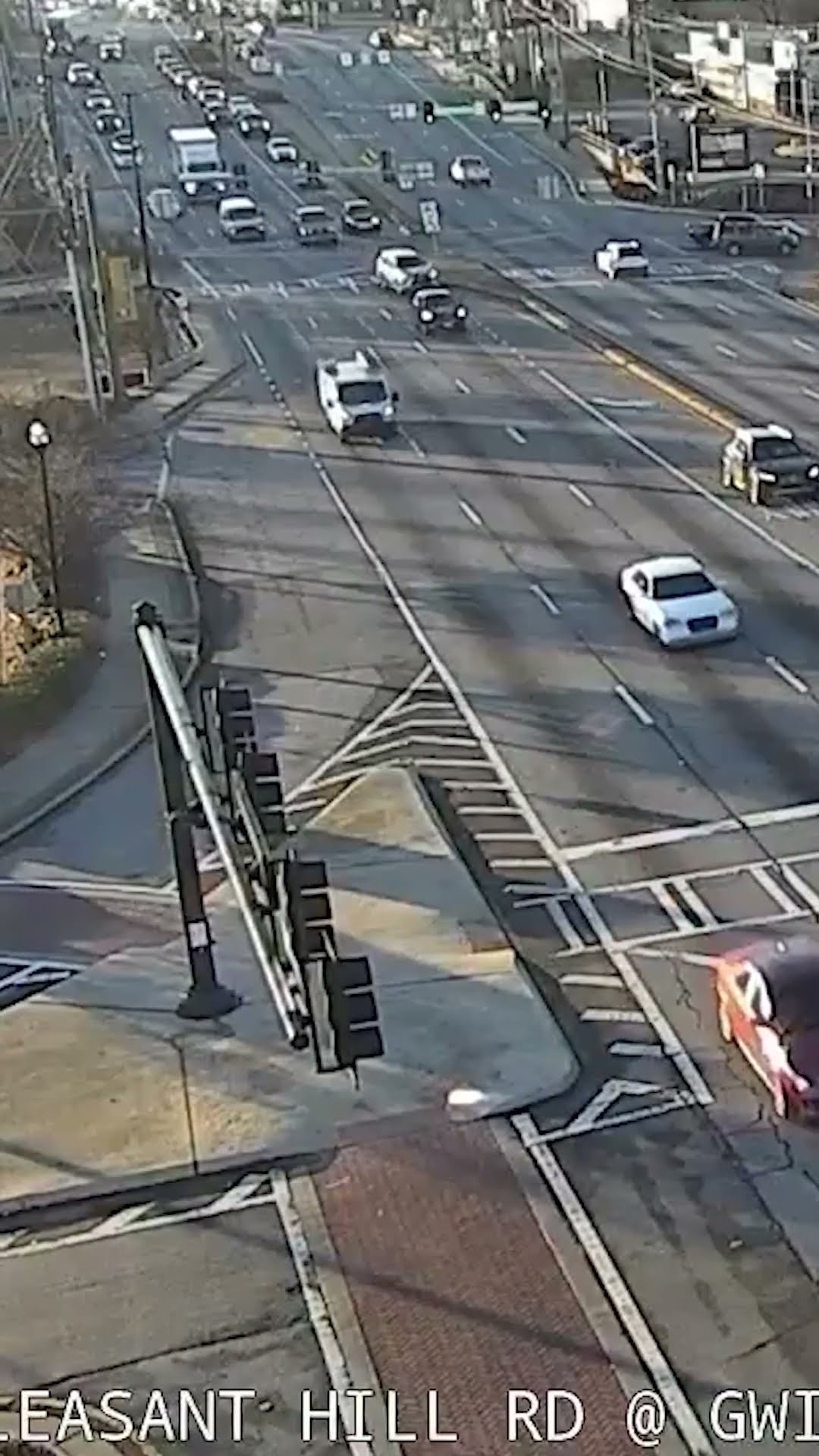 Un camión arrastra a un auto mas de 100 metros en Georgia | Noticias Telemundo