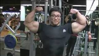 Bodybuilder Kang Kyung Won -- Tricep Workout (2009)