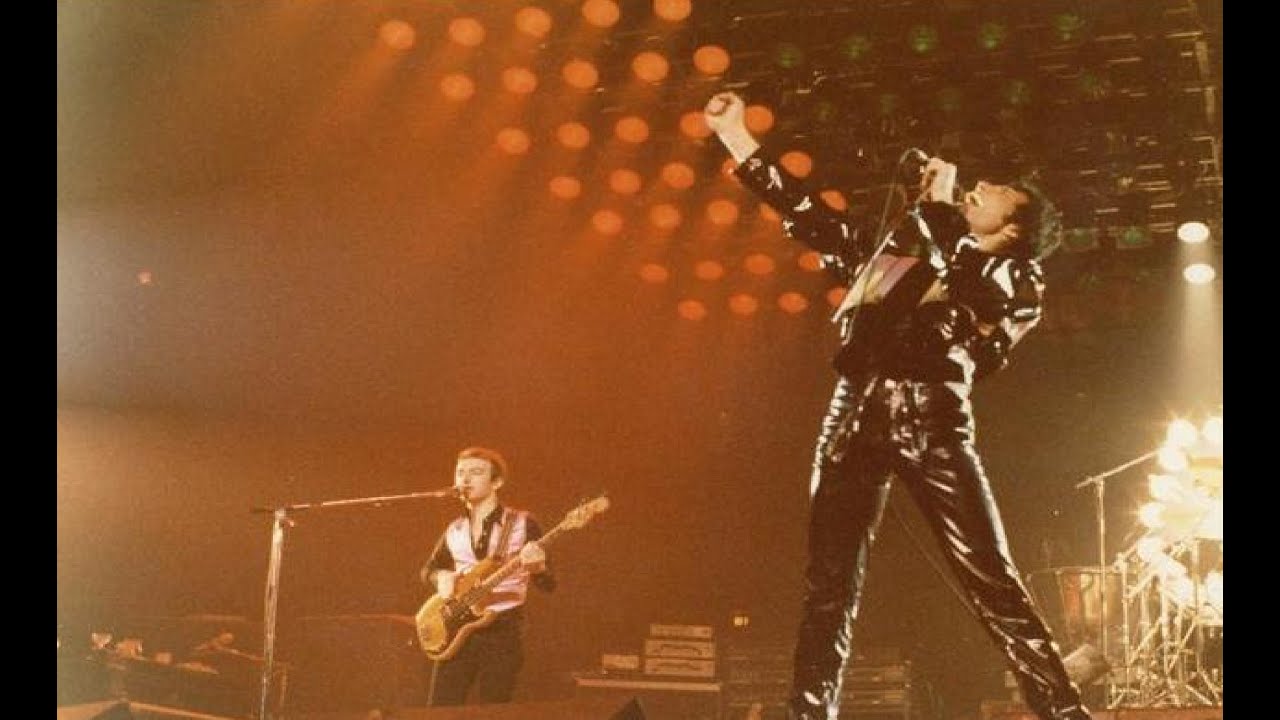 Queen Live at the Montreal Forum Montreal, Quebec Canada (1st