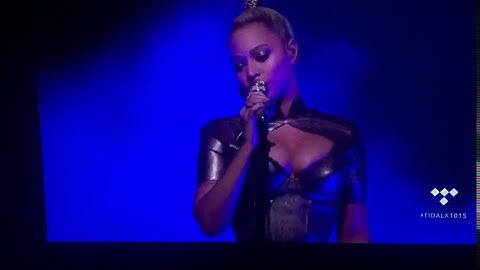 Beyoncé Singing Live While Bleeding From Her Ear