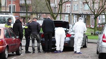 In Rotterdam-Zuid is een dode man in een auto gevonden. Video Duivestein