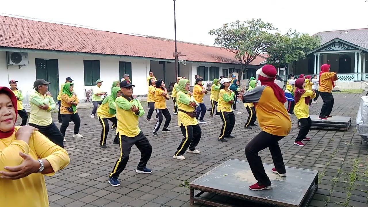 Aktivitas Fisik Senam Sehat Ceria Prolanis Klinik Jasmine 2 hari Minggu, 08 Feb 2026 d Mangkunegaran