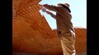 Bricklayers defy gravity, Impressive dome building without any support