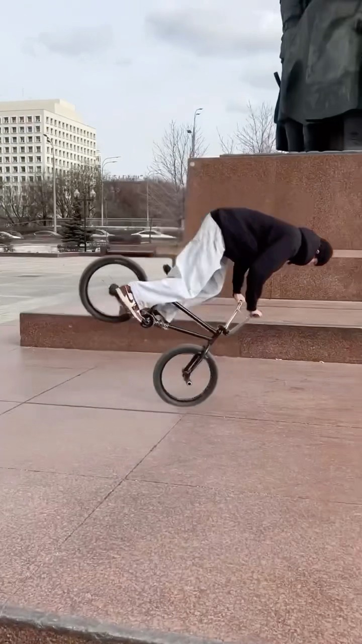 #JasonDeruloTV // Bicycle Trick #GotPermissionToPost From IG @znntlln #JalebiBaby