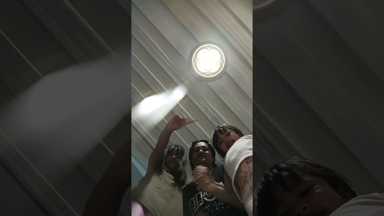 dis tome ma dad is in ma backround