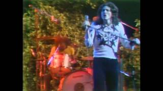 Deep purple playing at the california jam in 1974.... enjoy i do not
own rights to this video and it is from my personal collection. can be
fo...