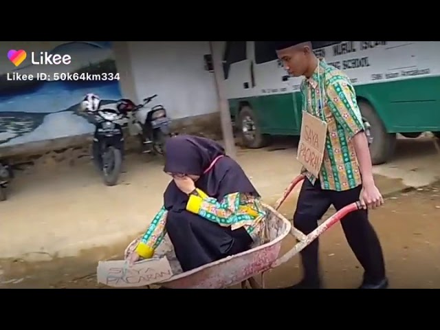 gara gara pacaran di pondok pesantren class=